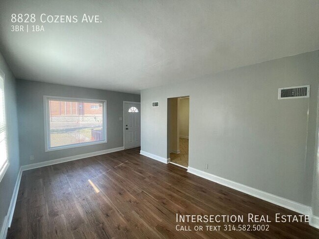 Foto del edificio - 8828 Cozens Ave