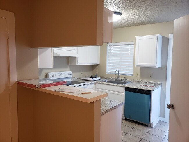 Cocina - 641 Carriagehouse Ln