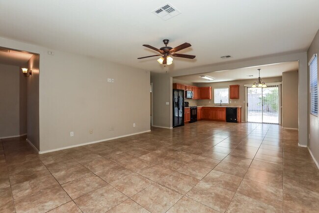 Building Photo - 2081 E Paso Fino Dr