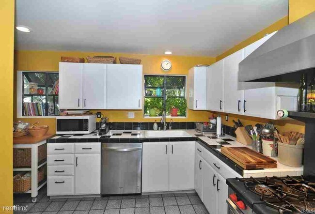 Building Photo - 2685 Santa Rosa Ave