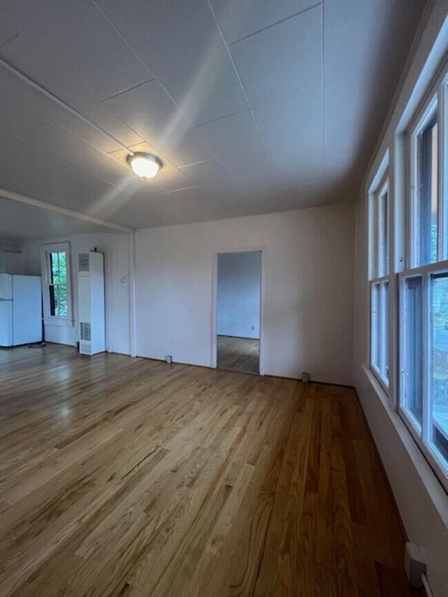 Building Photo - Charming Ashland home in Prime Location! |...