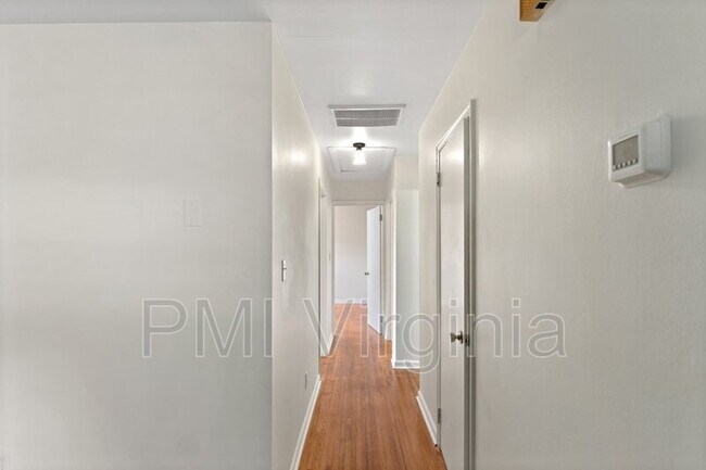 Foto del edificio - 349 Ivy Home Rd