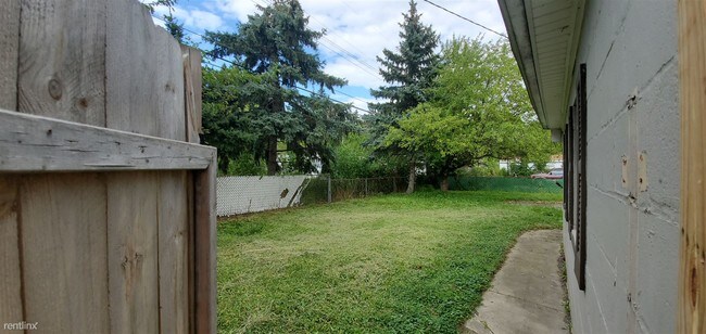 Building Photo - 3 br, 1 bath House - 14003 Hendricks Ave