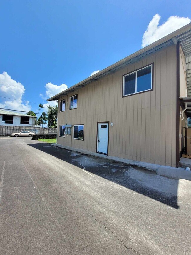 Foto del edificio - 3 bedroom 1 bath Duplex in Hilo