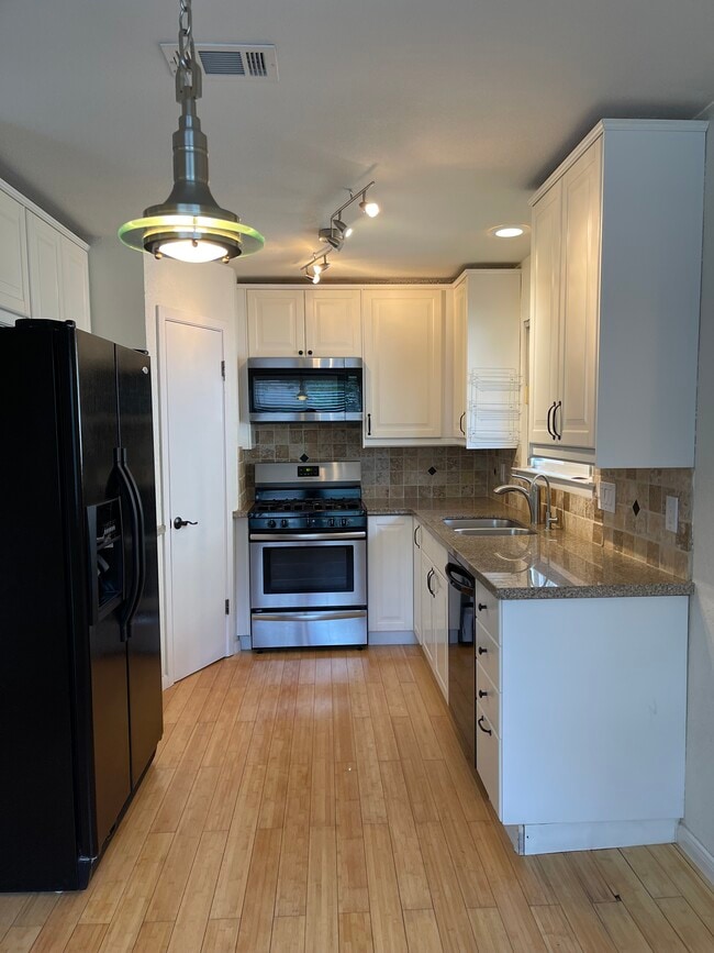 Foto del edificio - 3837 Cologne Ln