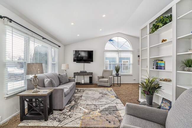 Building Photo - 1201 Easton Dr