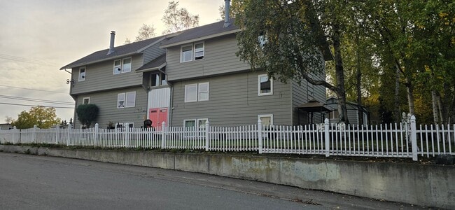 Building Photo - 1208 Denali St