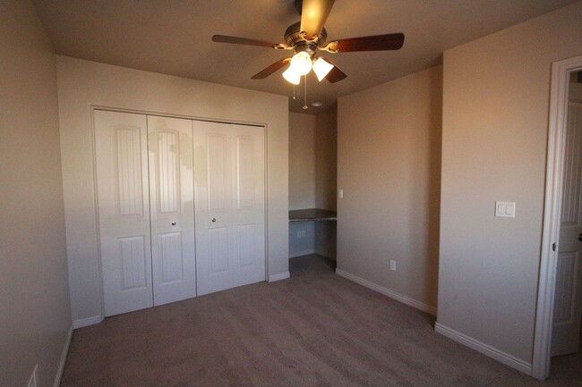 Foto del edificio - KNOLLWOOD TOWNHOME 3 Bed 2.5 Bath!