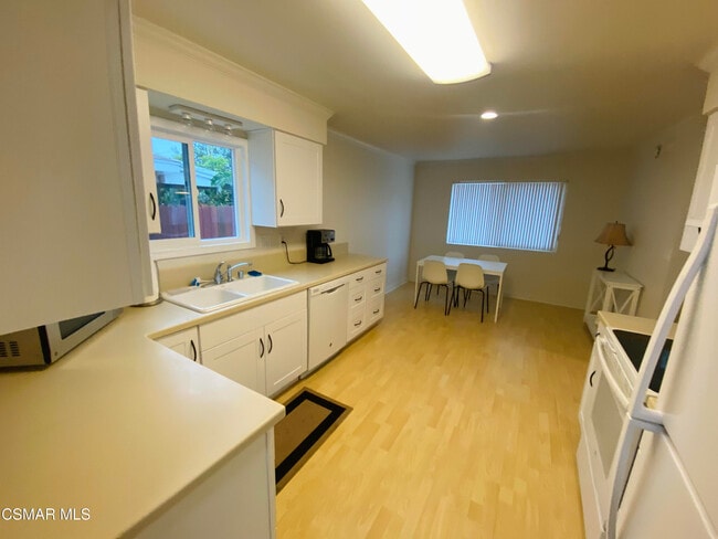 Building Photo - 720 Brossard Dr