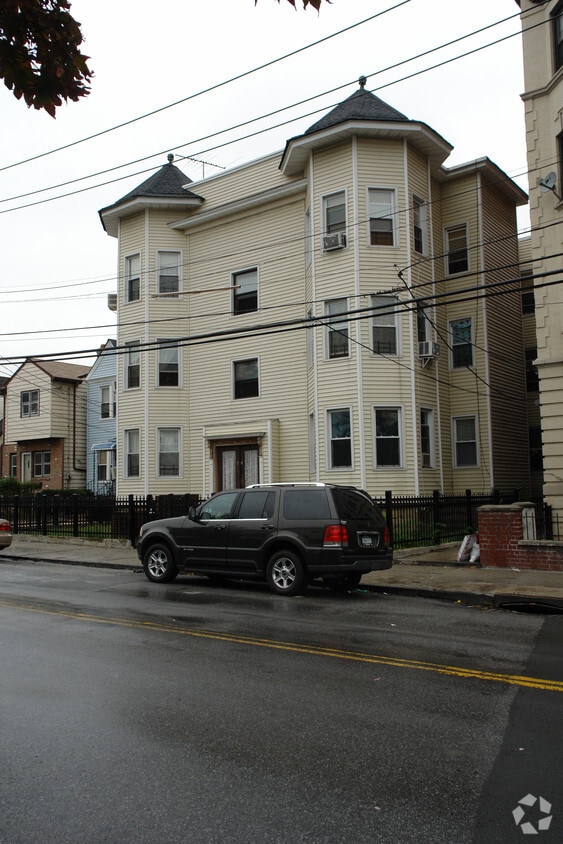 Building Photo - 67 Radford St