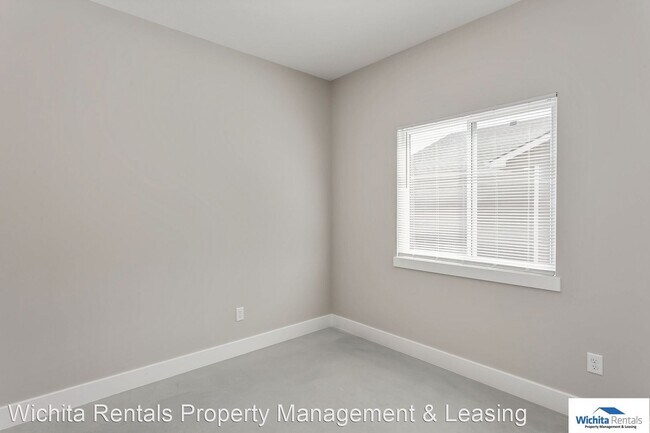 Building Photo - 3 br, 2 bath House - 110 E. Santa Fe. Cir.