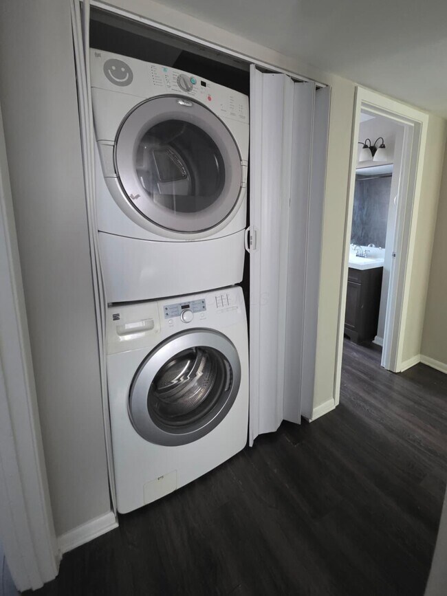 Building Photo - 1170 Bryden Rd