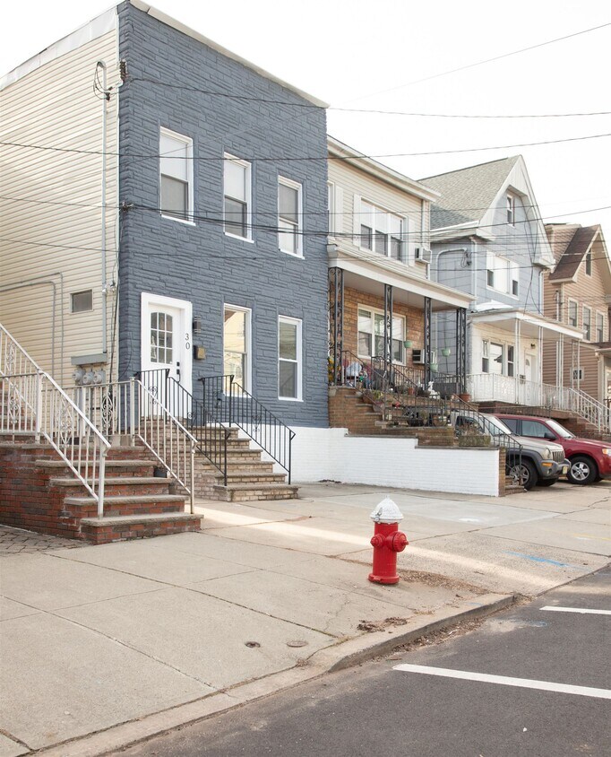 Primary Photo - 30 W 50th St