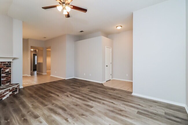 Building Photo - 1201 Gray Dawn Dr