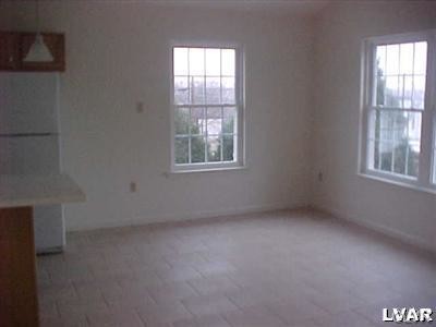 Building Photo - 610 S Fawn St