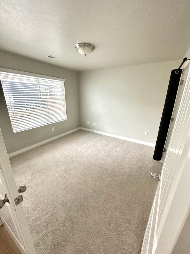 Building Photo - 52 S 1700 W