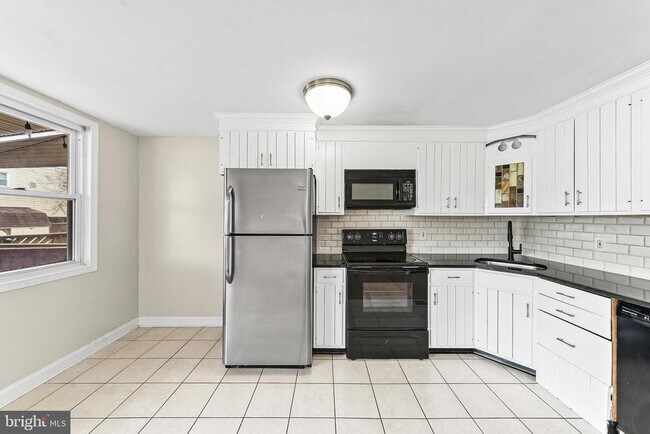 Building Photo - 129 Alverstone Rd