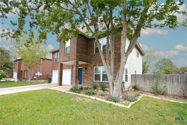 Building Photo - 744 Pinehurst Dr