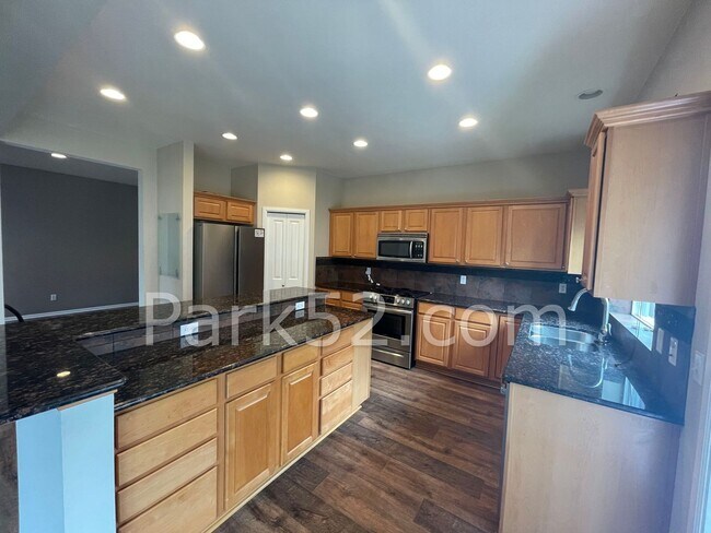 Foto del edificio - Beautiful 4 Bedroom 3 Bath In The Saddle Creek Community In Fife!