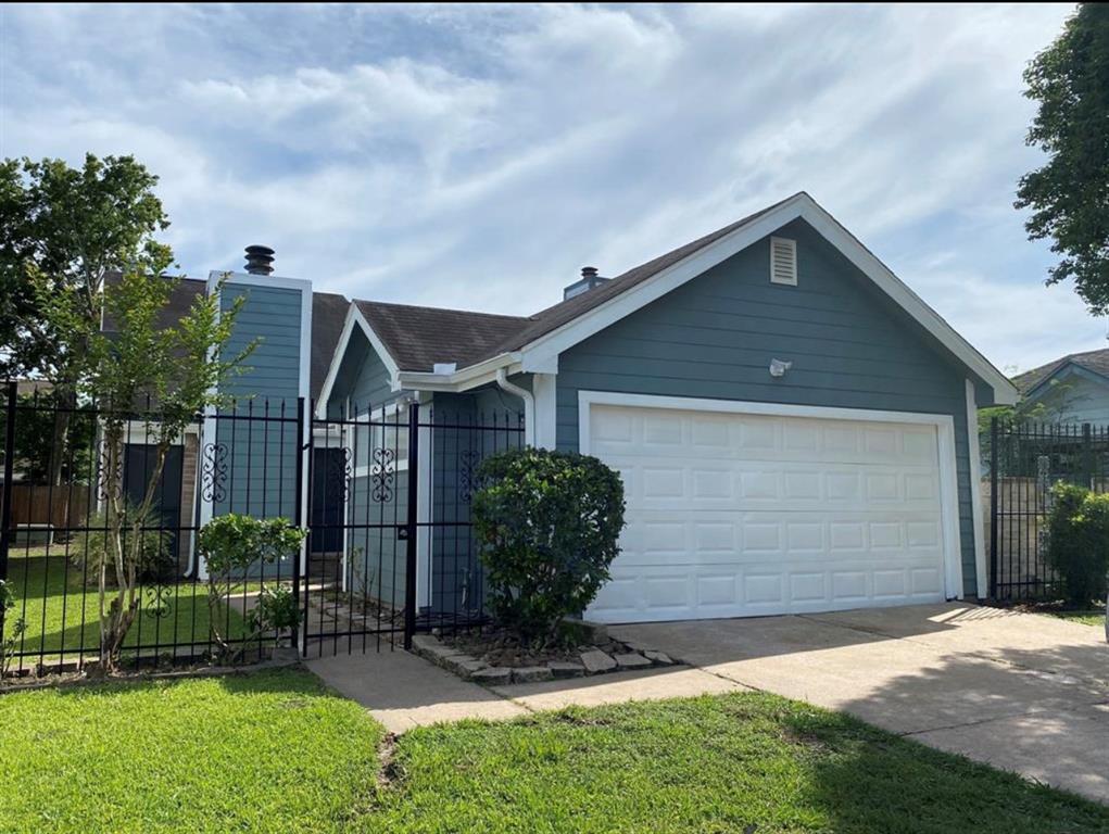 Primary Photo - 11831 Fairpoint Dr