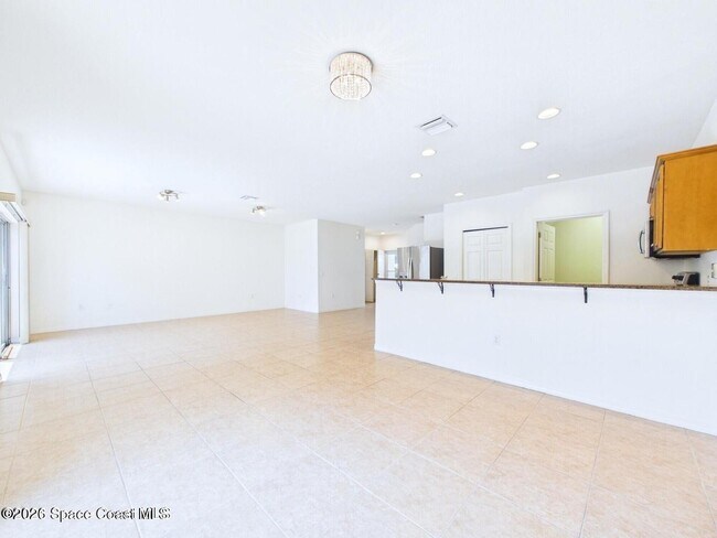 Building Photo - 131 Majestic Bay Ave