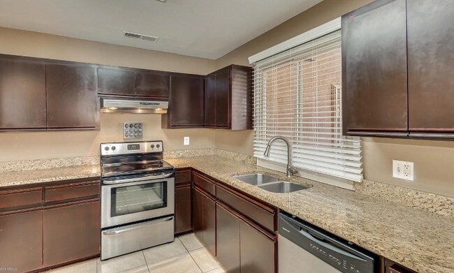 Foto del edificio - 2348 W Laurel Ln