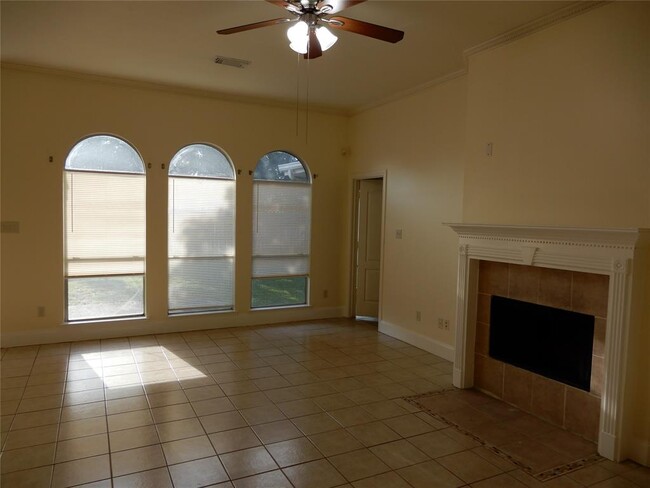Foto del edificio - 5302 Rustling Trails Dr
