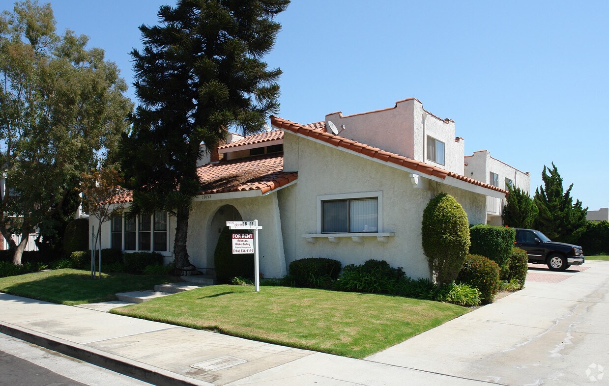 Foto principal - 17052 Leslie Ln