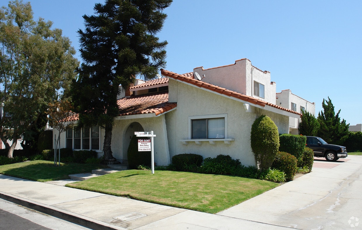 Primary Photo - 17052 Leslie Ln