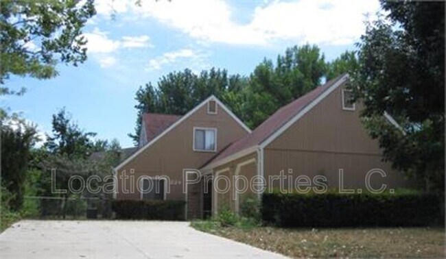 Building Photo - 224 Deerfield Lane