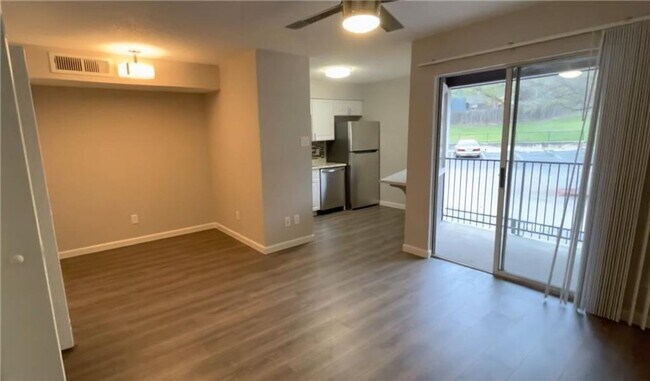 Foto del edificio - The Silverado Condominiums have plenty of ...