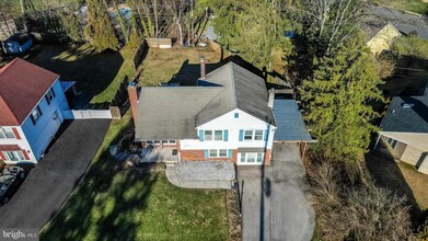 Building Photo - 3019 N Wales Rd