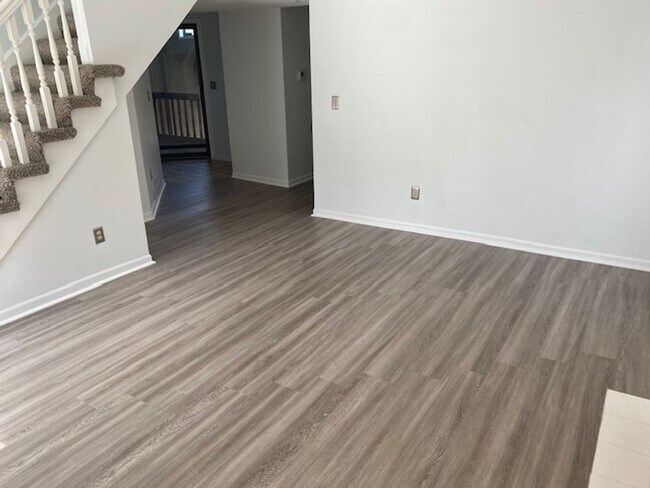 Foto del edificio - Shawnee Condo all redone close to Shops an...