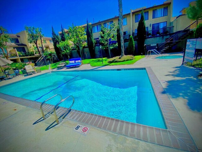 Building Photo - 22038 Vanowen St