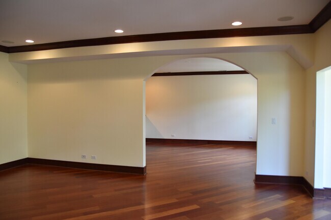 Building Photo - 5131 S Kimbark Ave