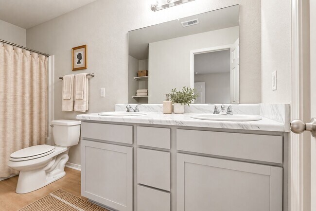 Foto del edificio - 5137 Woodstream Dr
