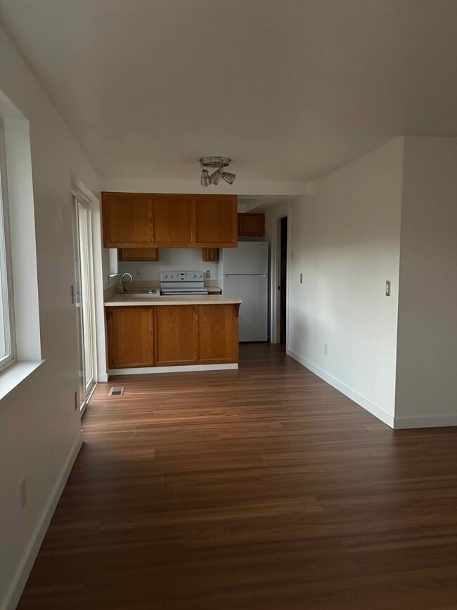 Building Photo - 5092 Skyline Village Loop S