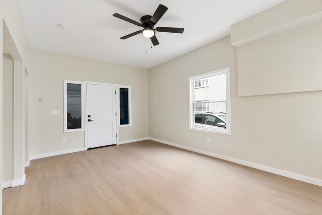 Foto del edificio - 1221 E 1st St