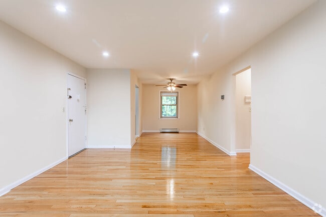 2BR, 1BA - 976SF - Living Area - Westfield Hamilton House, LLC