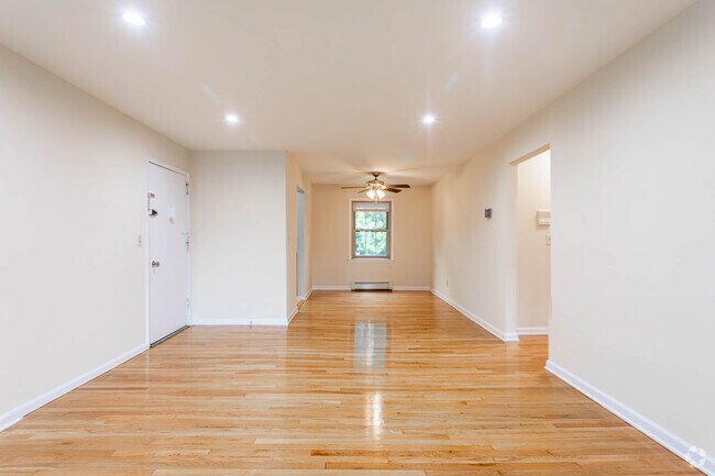 2HAB, 1BA - 976 ft² - Sala de estar - Westfield Hamilton House, LLC