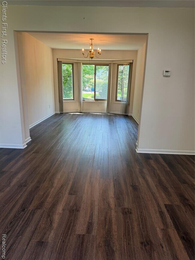Foto del edificio - 7043 Foxridge Dr