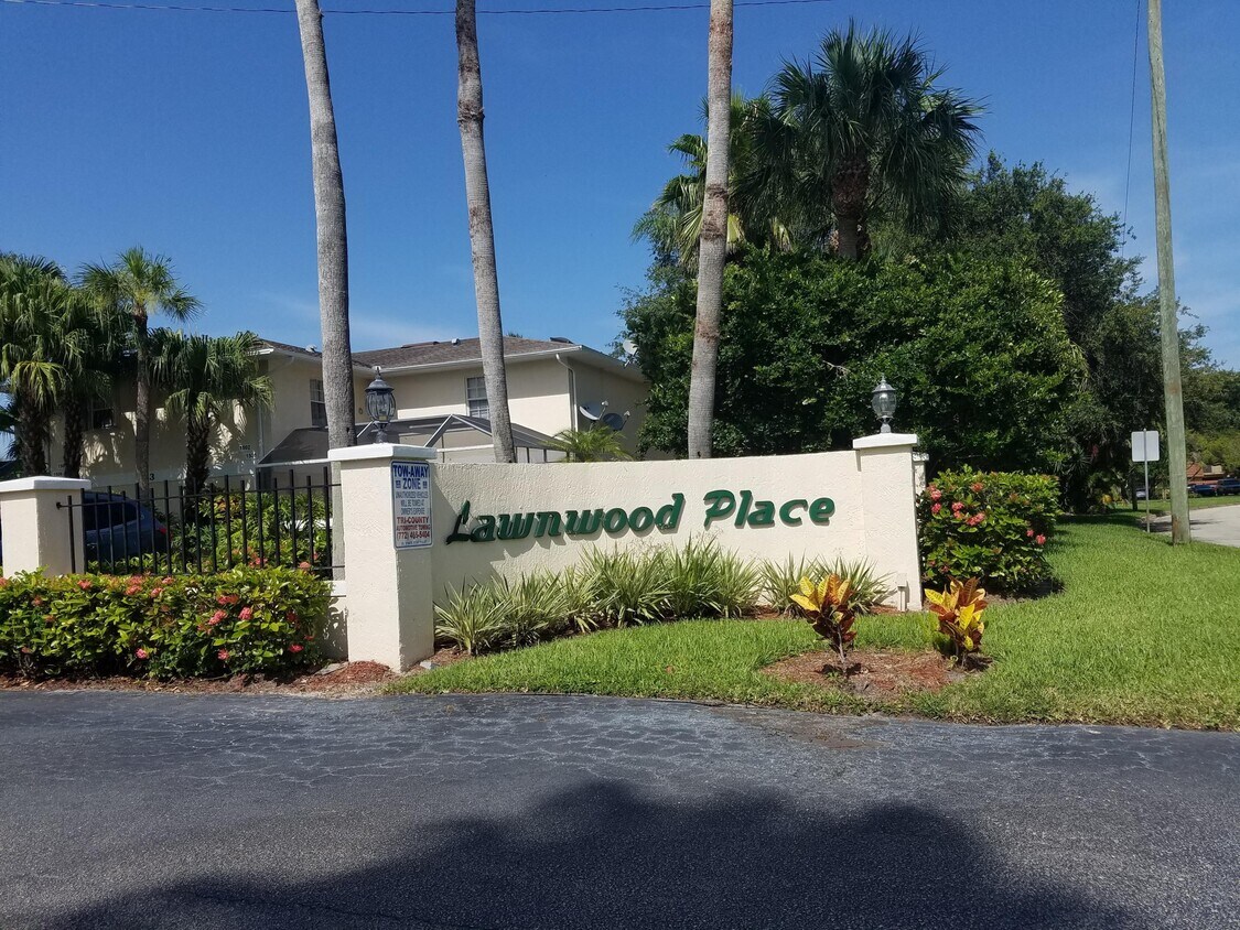 Building Photo - 1506 N Lawnwood Cir