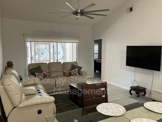 Building Photo - 4700 SW Archer Rd