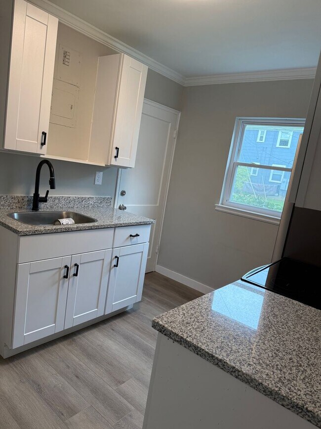 Foto del edificio - Spacious 2-Bedroom Apartment in Prime Wins...