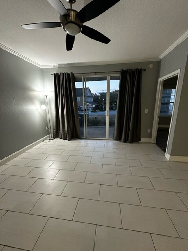 Building Photo - 2801 Chancellorsville Dr