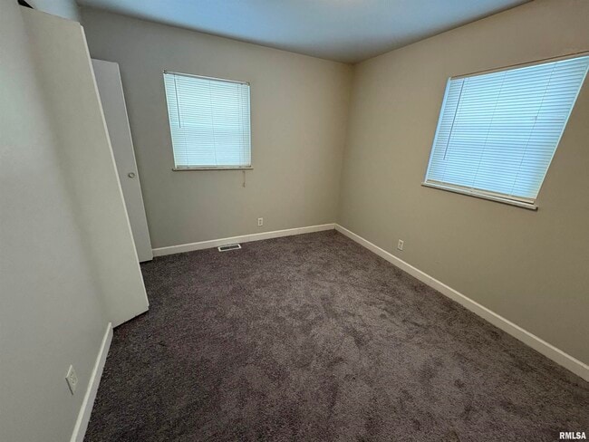 Building Photo - 6411 N Randwick Rd