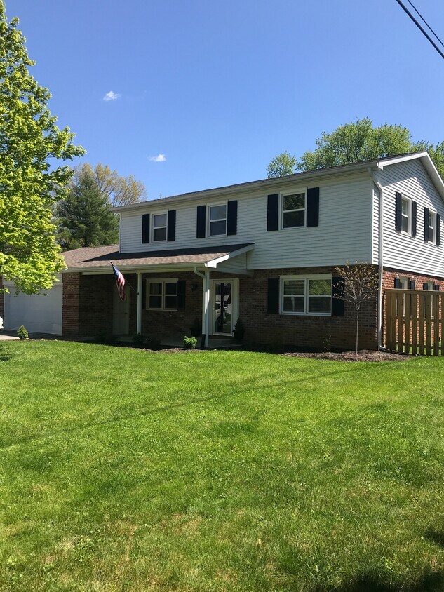 Foto principal - 2212 E Queens Way