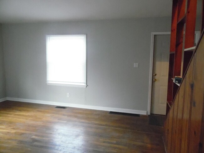 Building Photo - 856 Henry Clay Blvd