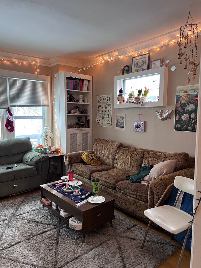 Sala de estar - 3431 N Bartlett Ave