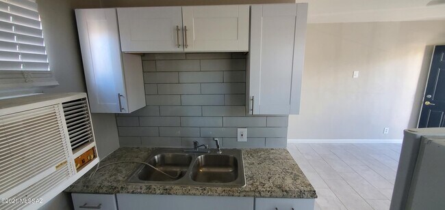 Building Photo - 120 E 33rd St